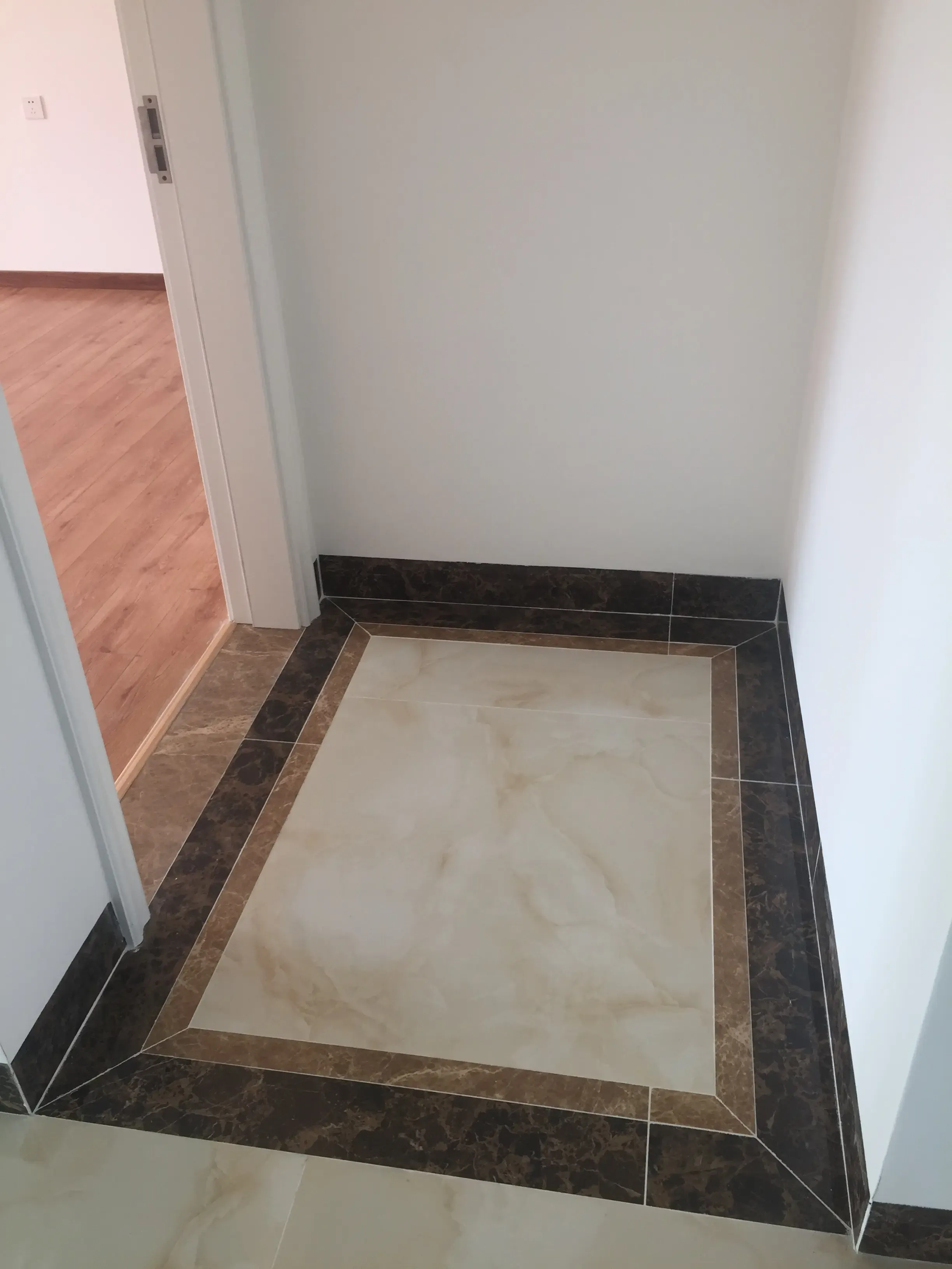 现代简约180方蜗窝家全包茁壮版