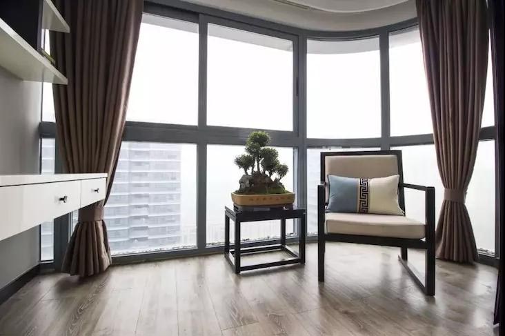 105平简约新中式三居 飘窗设计成沙发空间